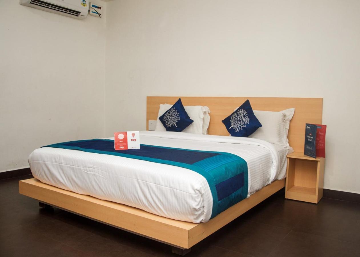 Oyo Flagship Siri Varshini Inn Visakhapatnam Exterior photo