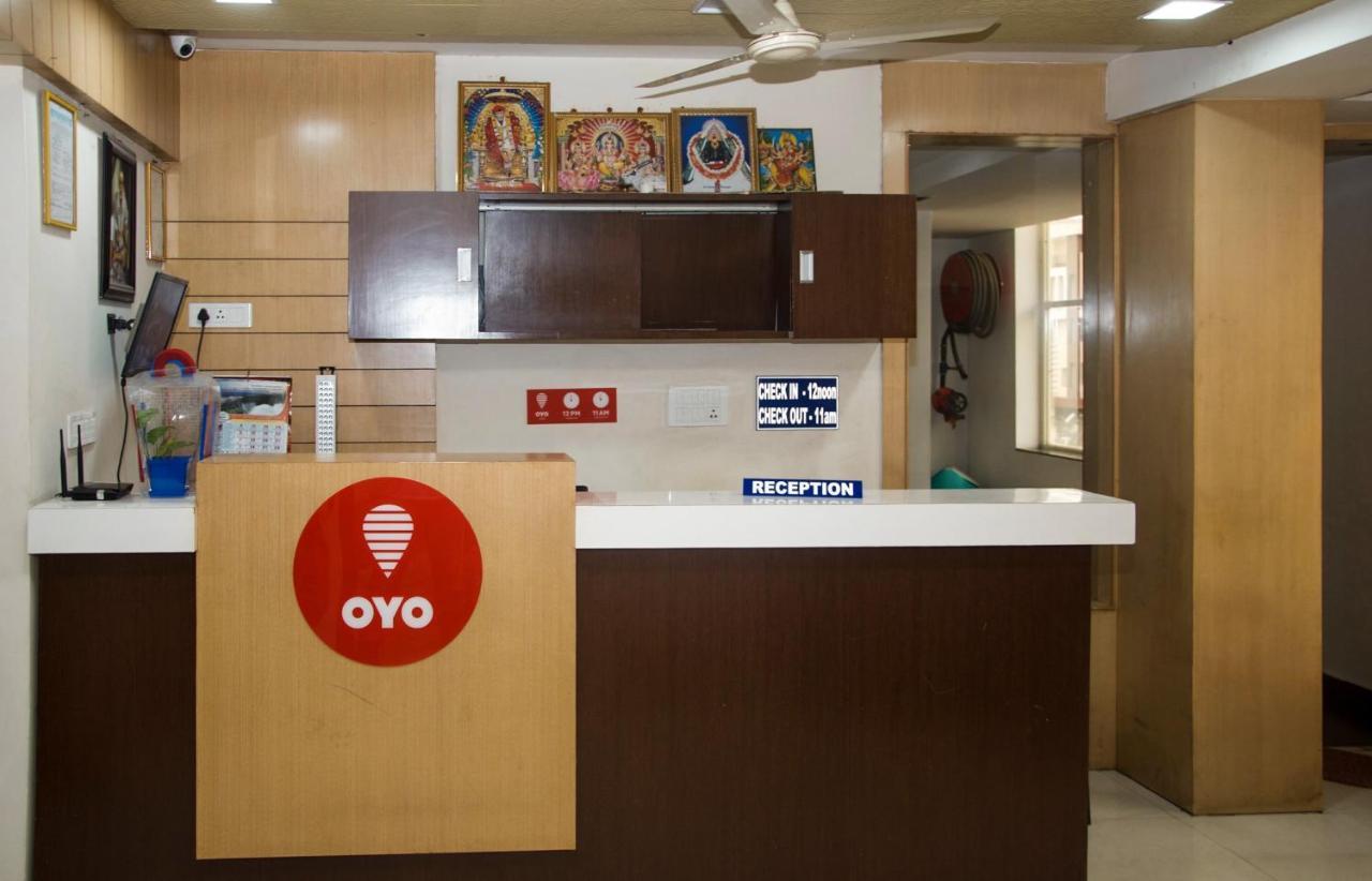 Oyo Flagship Siri Varshini Inn Visakhapatnam Exterior photo