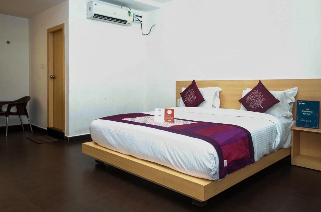 Oyo Flagship Siri Varshini Inn Visakhapatnam Exterior photo