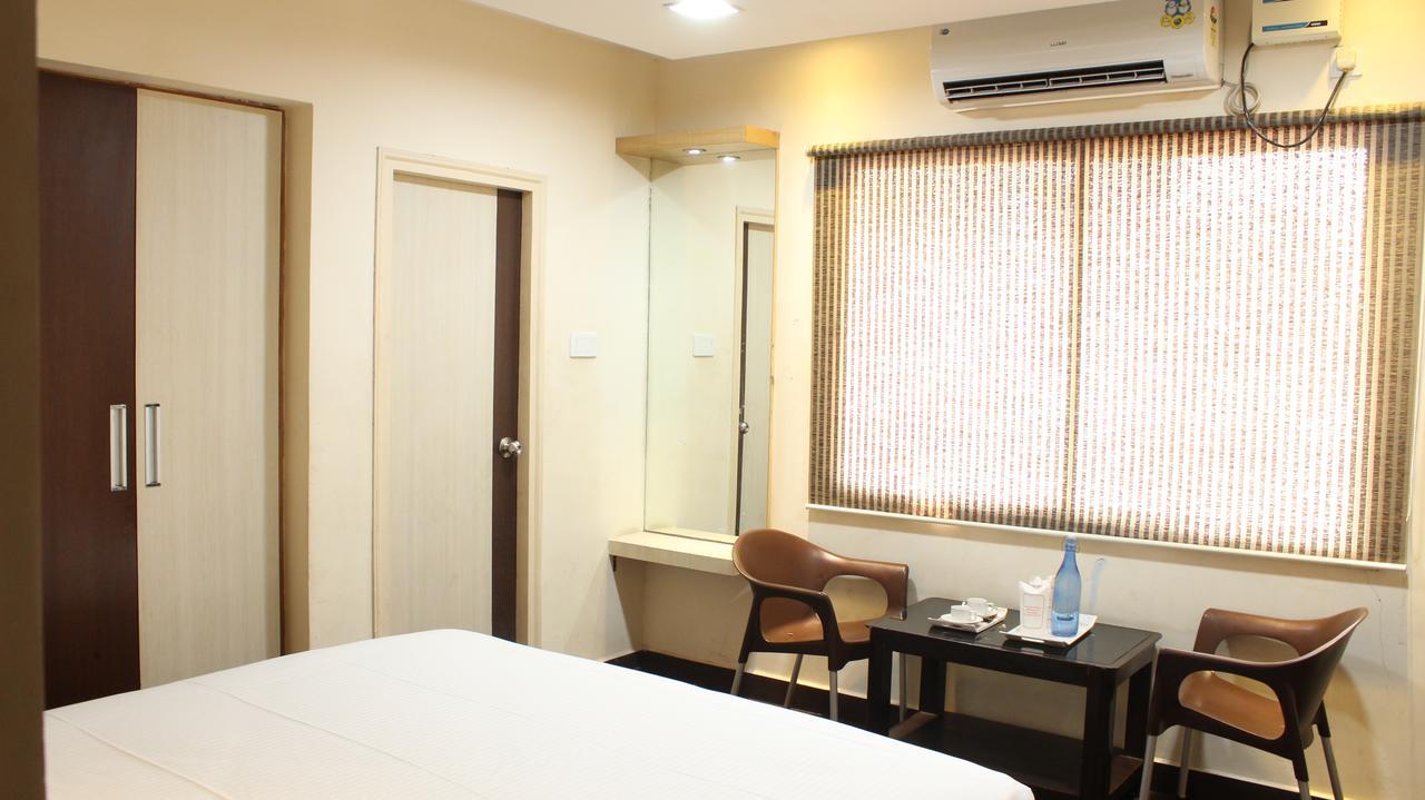 Oyo Flagship Siri Varshini Inn Visakhapatnam Exterior photo